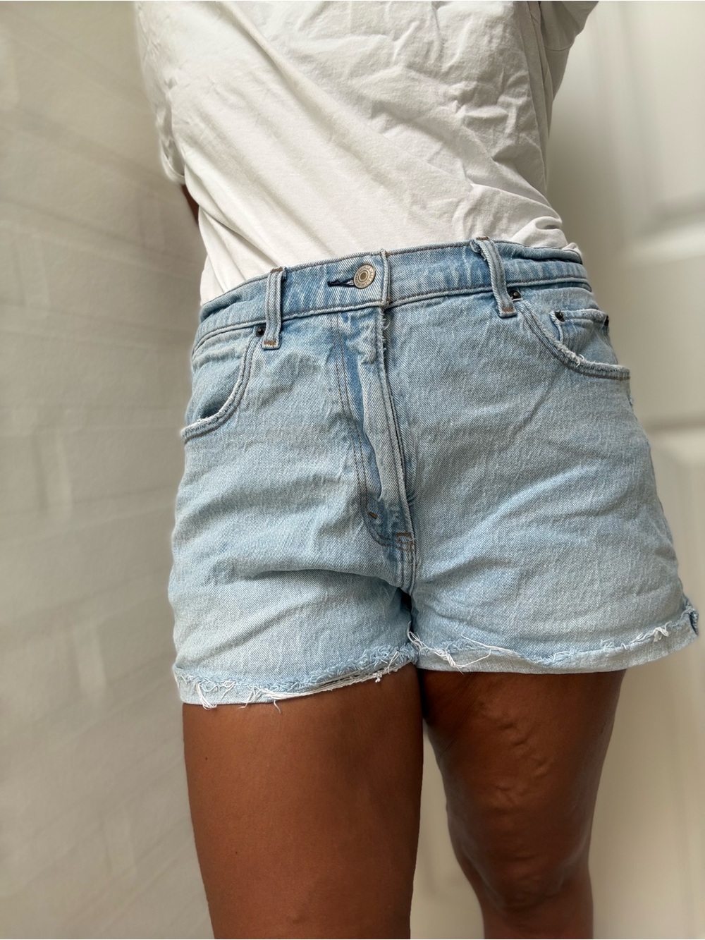 Abercrombie & Fitch The Mom Short High Rise Light Blue Washed Denim Shorts